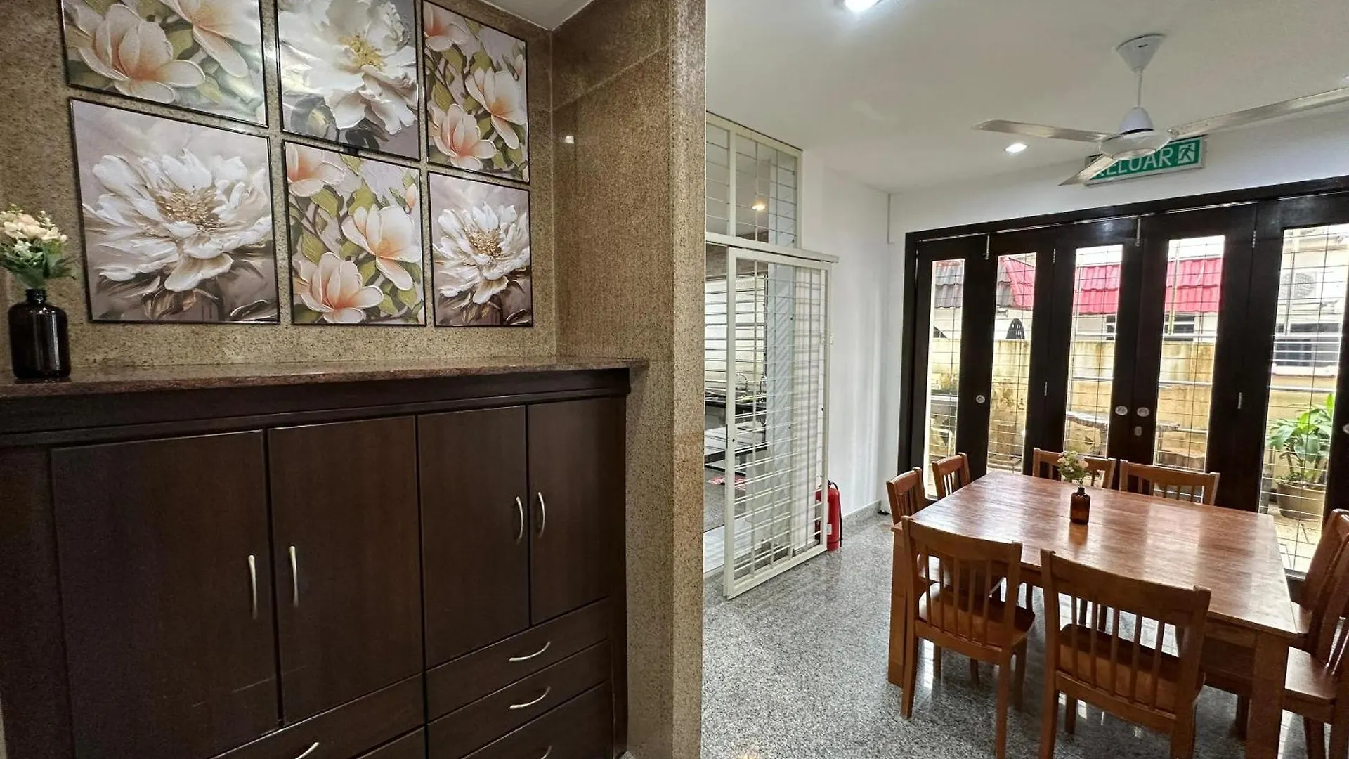 Spacious Air Terjun Semi-D 7Br 21Pax George Town