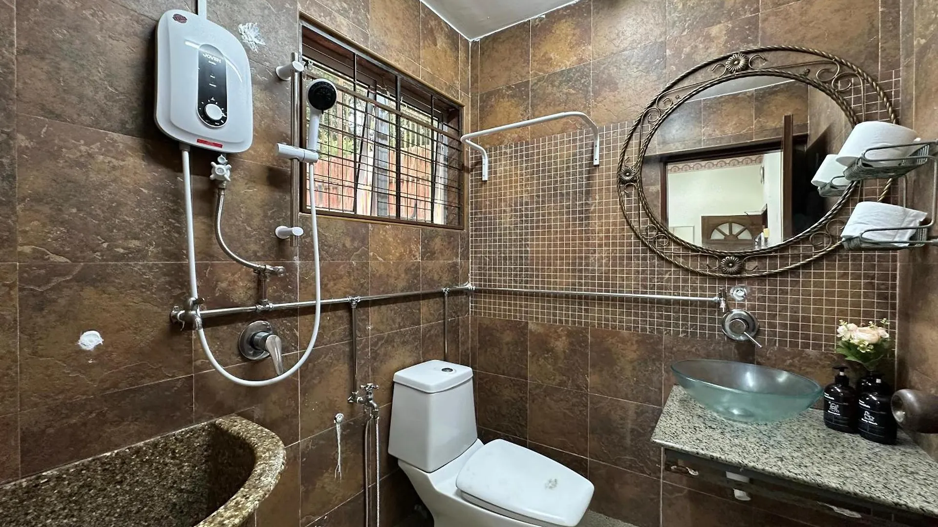 Spacious Air Terjun Semi-D 7Br 21Pax George Town