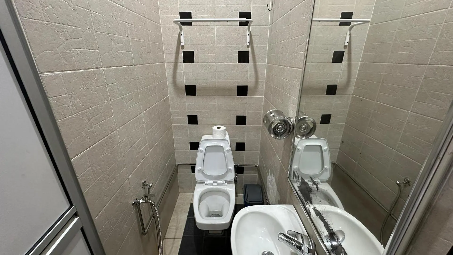 Spacious Air Terjun Semi-D 7Br 21Pax George Town 0*,