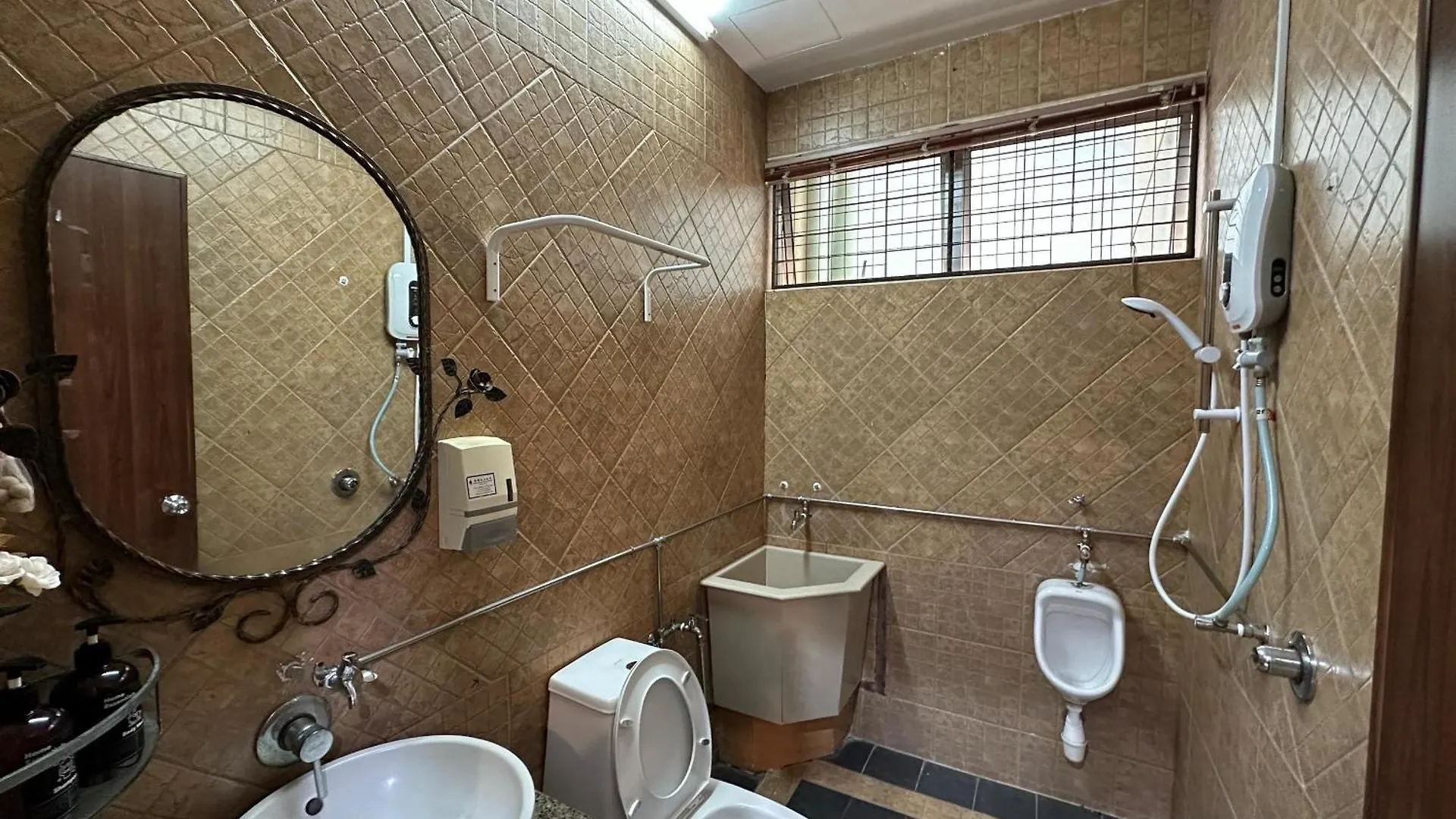 Spacious Air Terjun Semi-D 7Br 21Pax George Town Malaysia