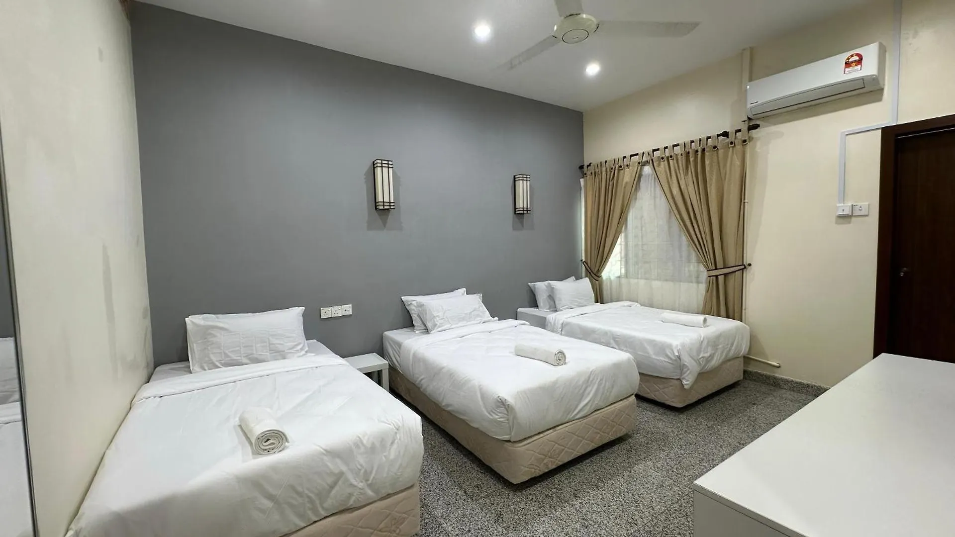 Spacious Air Terjun Semi-D 7Br 21Pax George Town 0*,