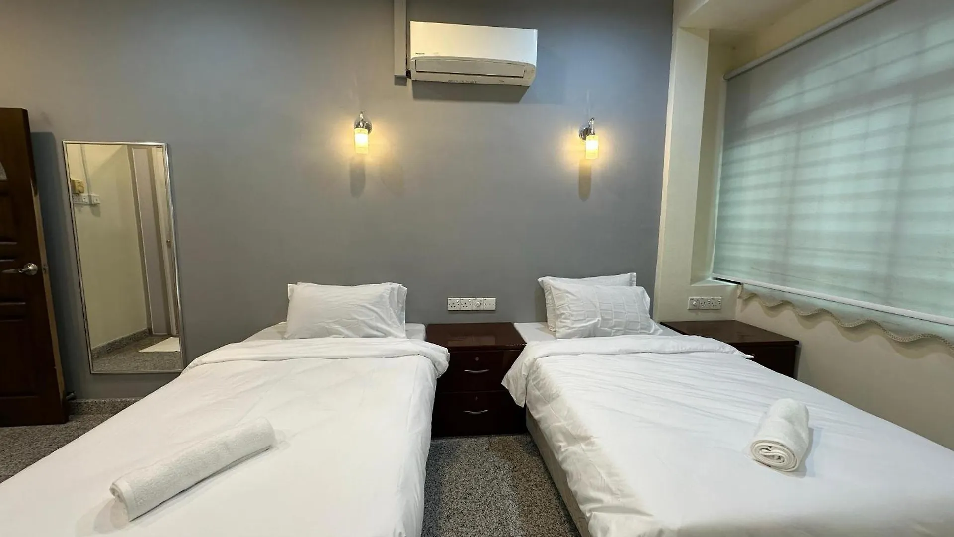 Holiday home Spacious Air Terjun Semi-D 7Br 21Pax George Town