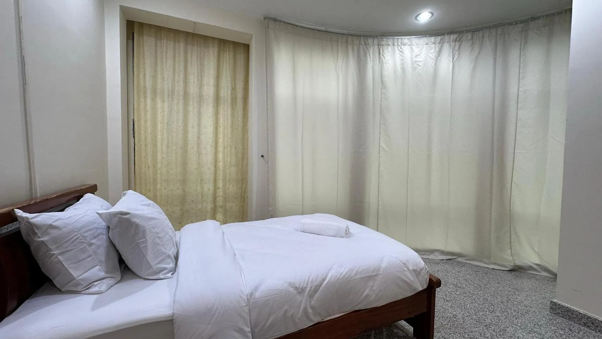 Spacious Air Terjun Semi-D 7Br 21Pax George Town