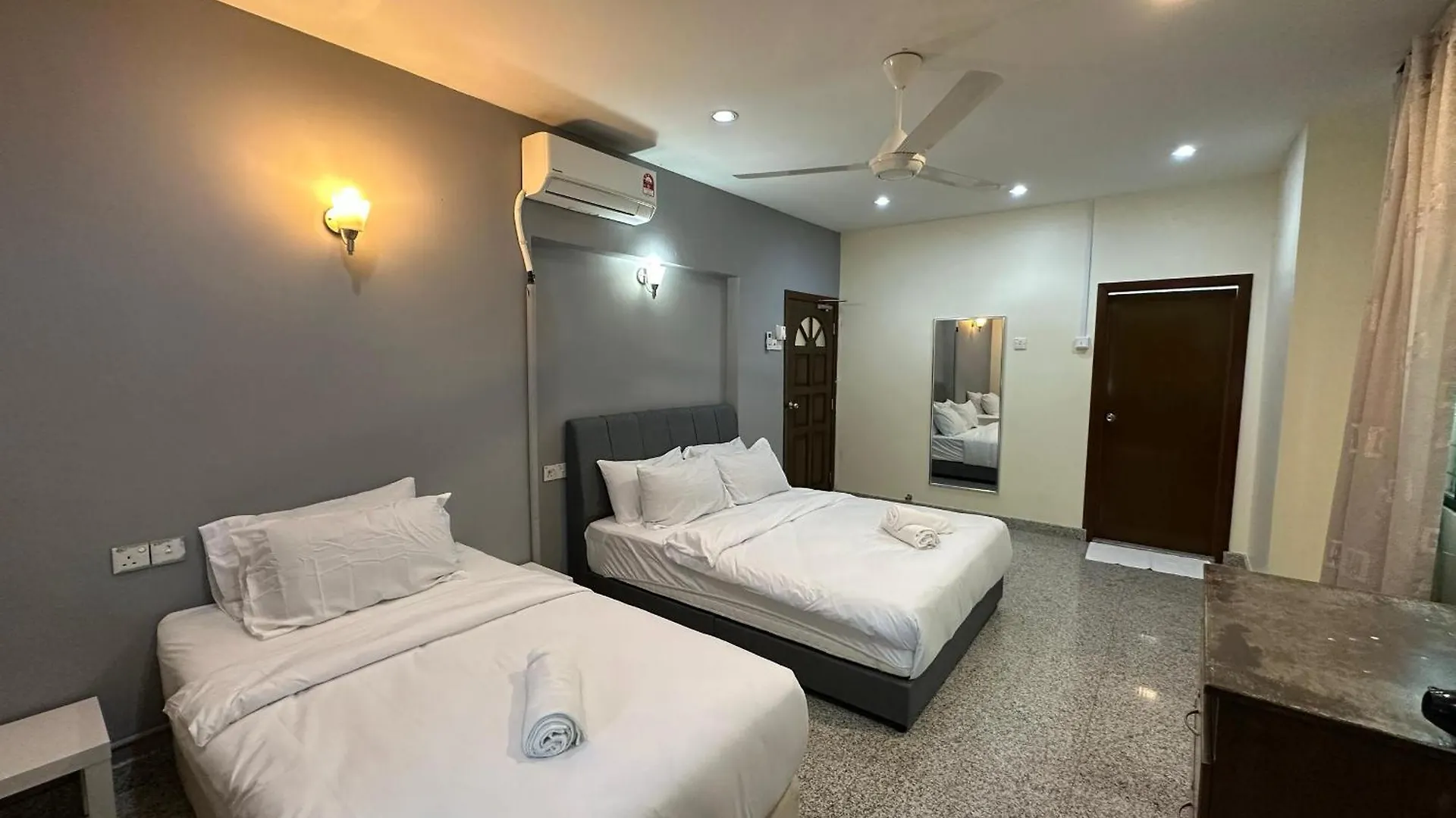 Spacious Air Terjun Semi-D 7Br 21Pax George Town
