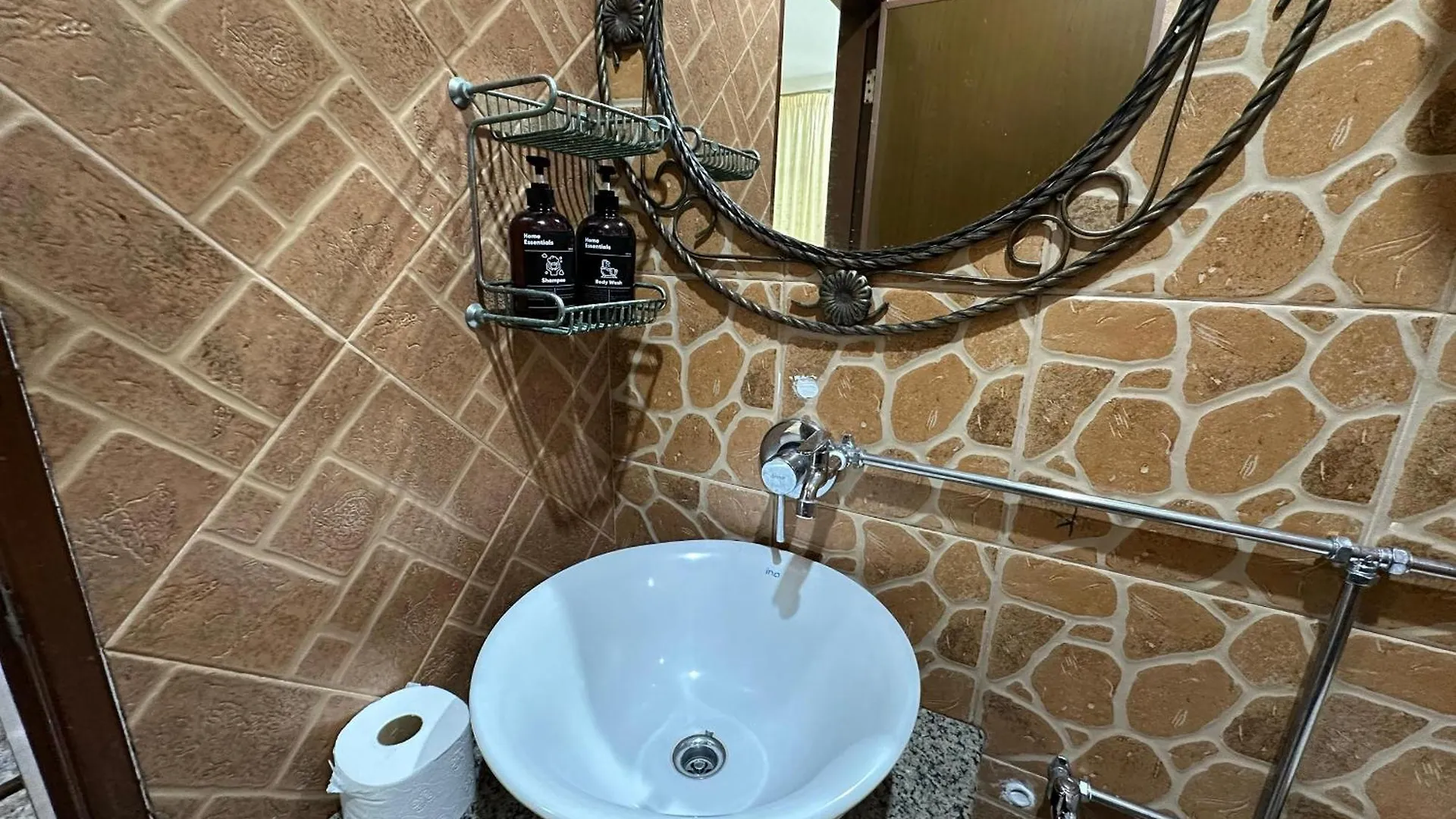 Spacious Air Terjun Semi-D 7Br 21Pax Джорджтаун 0*,