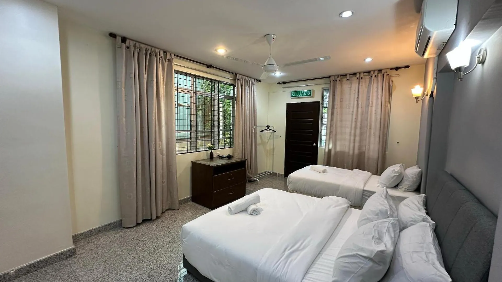 Spacious Air Terjun Semi-D 7Br 21Pax Джорджтаун Дом отдыха